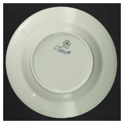 Hjertegræs Porcelænstallerken med blomstermotiv fra Royal Copenhagen (str. 21,5 cm)