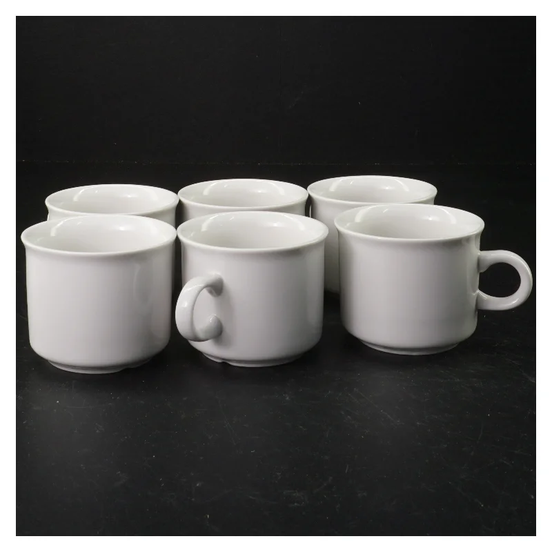 Hvide porcelænskopper og underkopper (str. 14 x 2 cm. og 8 x 6 cm)