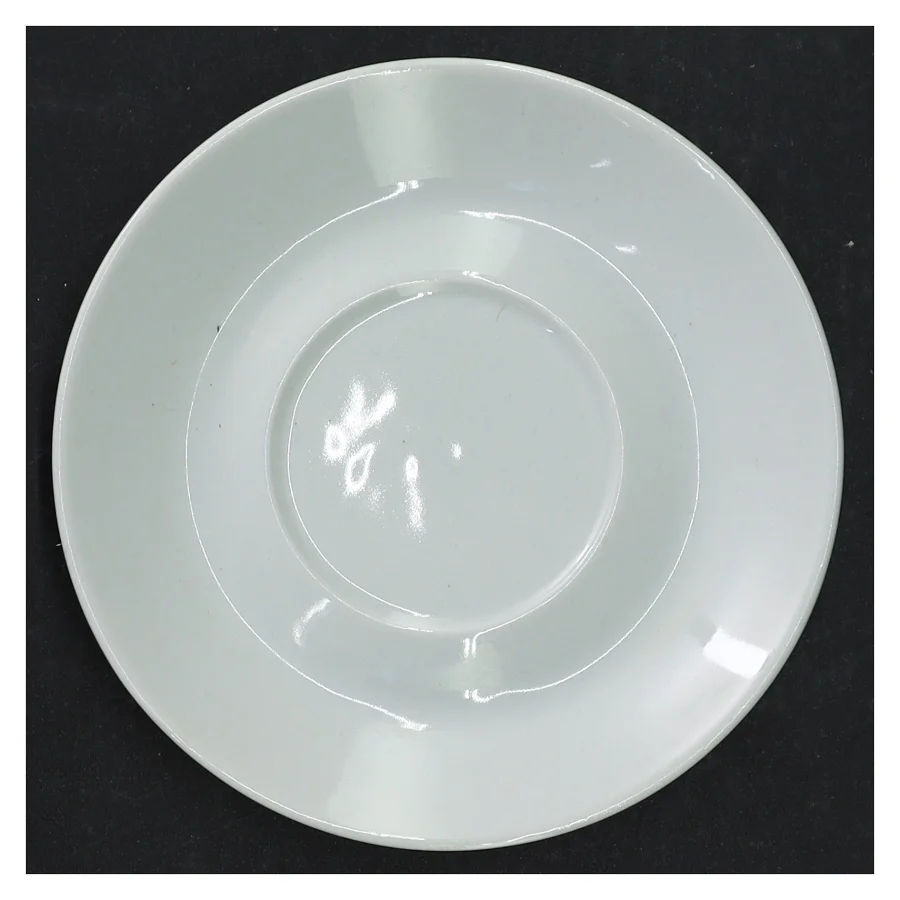 Hvide porcelænskopper og underkopper (str. 14 x 2 cm. og 8 x 6 cm)