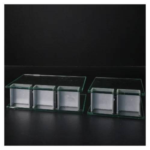 Glas fyrfadsstager  (str. 17x12x5&12x11,5x5 cm)