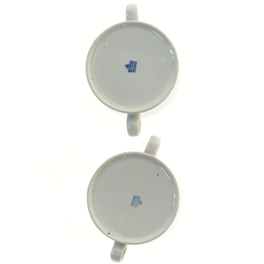 Sæt af to hvide suppeskåle med håndtag fra Dansk  (str. Ø 12x5 cm)