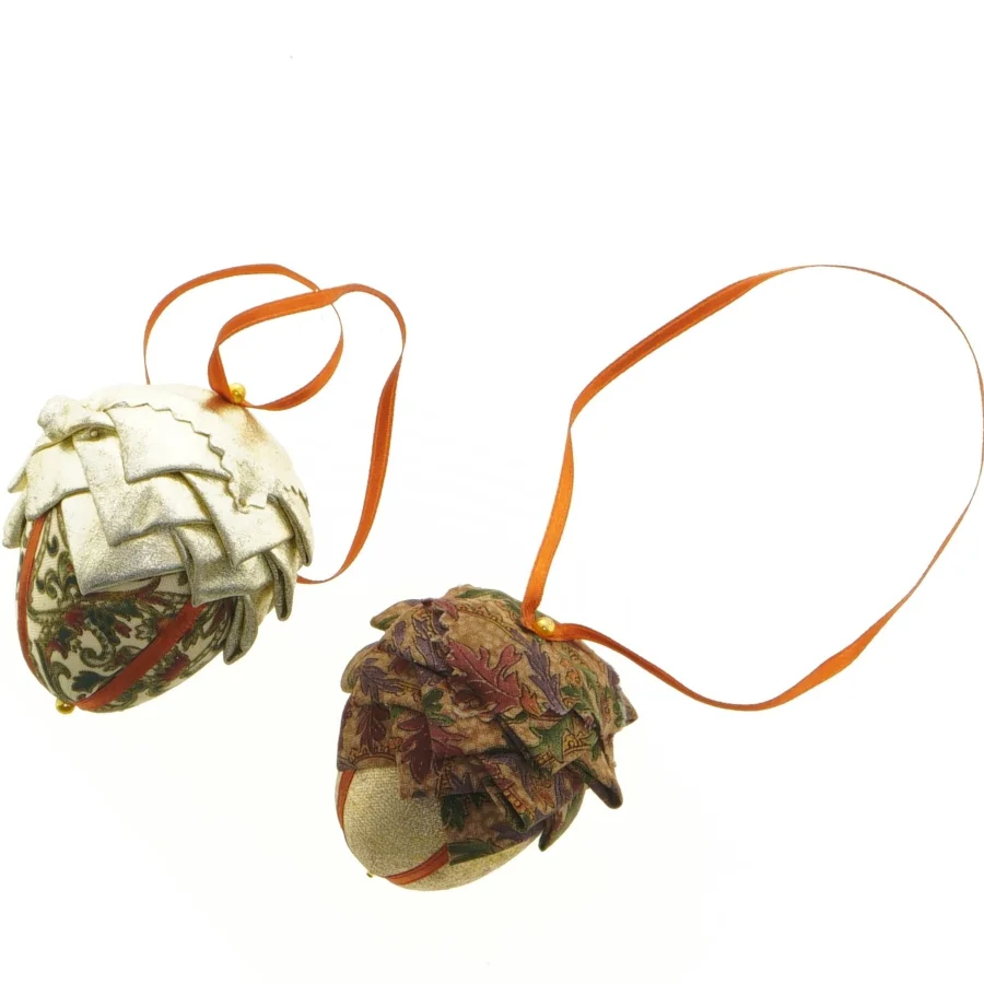 Julekugler i stof med bånd (str. 4,5 cm x 6,5 cm)