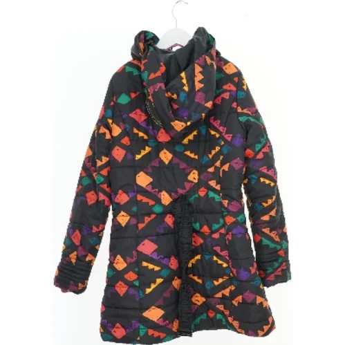Vinterjakke med farverigt mønster fra Desigual (str. 164)
