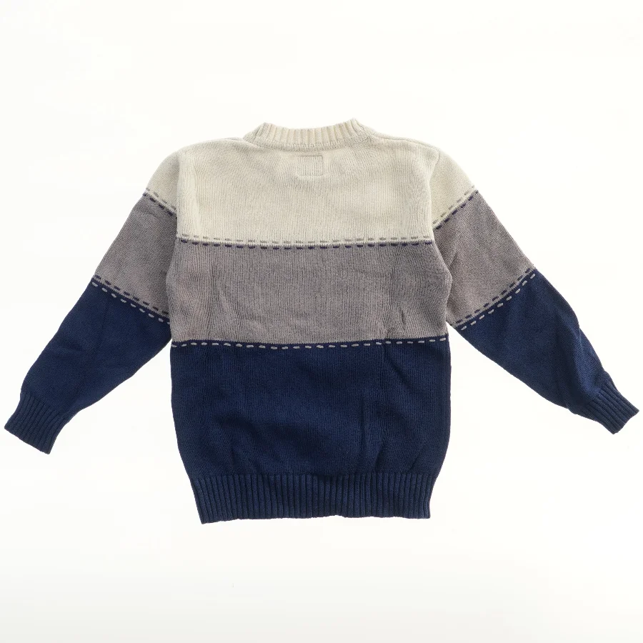 Strikket trøje med logo fra Lee (str. 110)