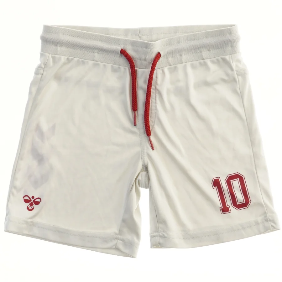 Sports shorts med nummer fra Hummel (str. 110)