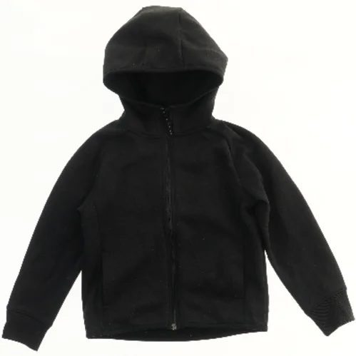 Sort hættetrøje fra Uniqlo (str. 122)