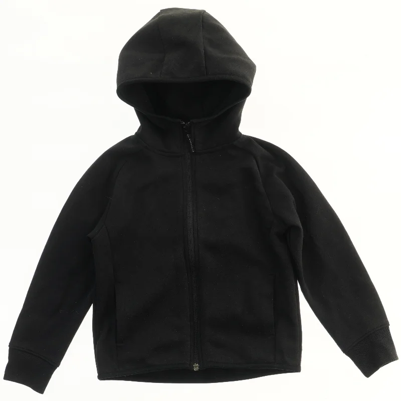 Sort hættetrøje fra Uniqlo (str. 122)