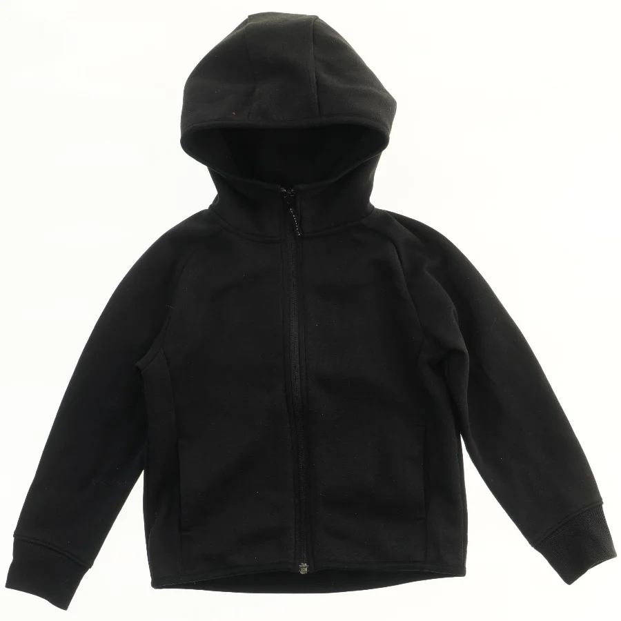 Sort hættetrøje fra Uniqlo (str. 122)