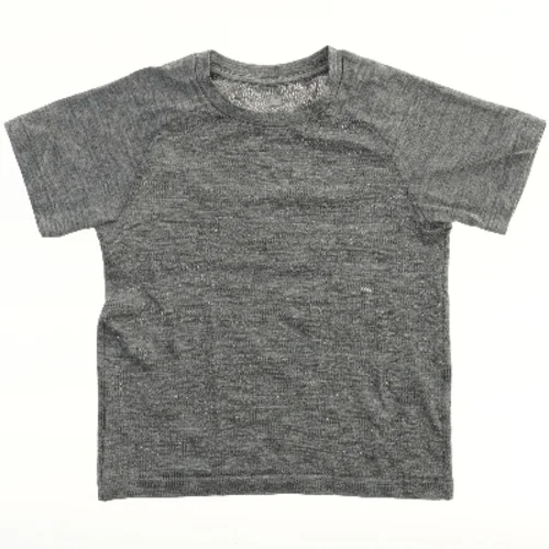 Grå T-shirt fra Uniqlo (str. 110)