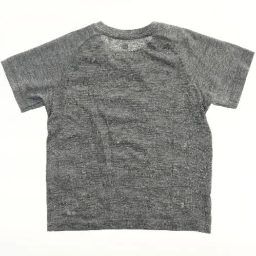 Grå T-shirt fra Uniqlo (str. 110)