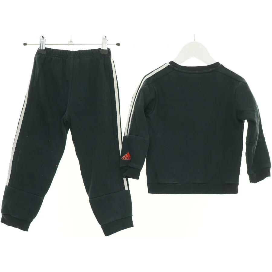 Sæt træningstøj fra Adidas (str. 104 cm)