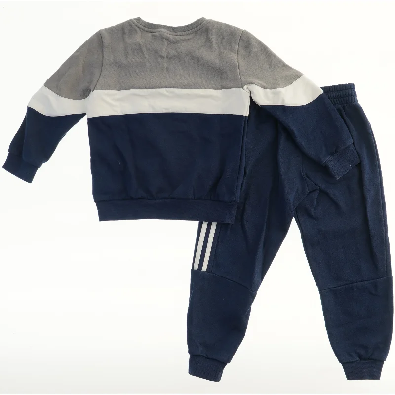 Adidas børnesæt fra Adidas (str. 122)