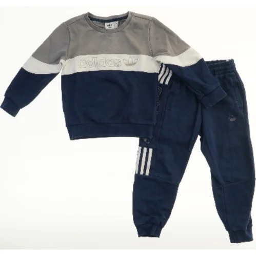 Adidas børnesæt fra Adidas (str. 122)