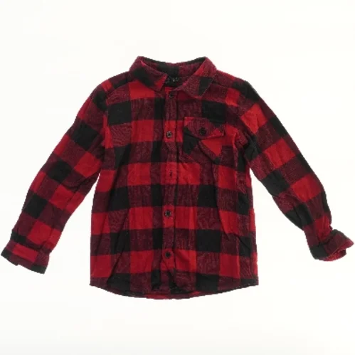 Rød og sort skovmandsskjorte fra Kids Up (str. 116)