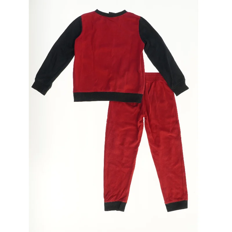 Basketball-inspireret joggingsæt fra Jordan (str. 116)