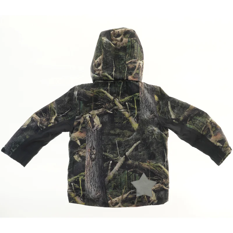 Jakke med skovcamouflage fra Molo (str. 116)