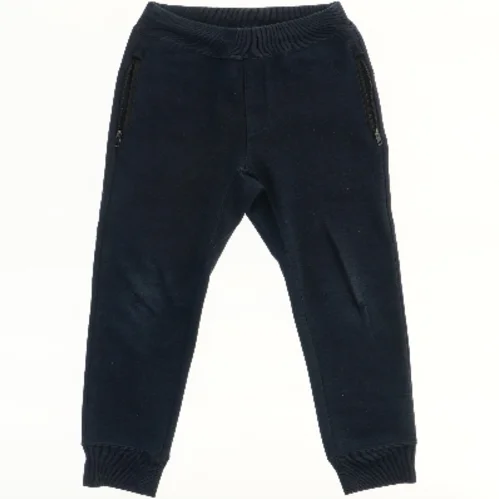 Bukser med lynlåslommer fra Uniqlo (str. 116)