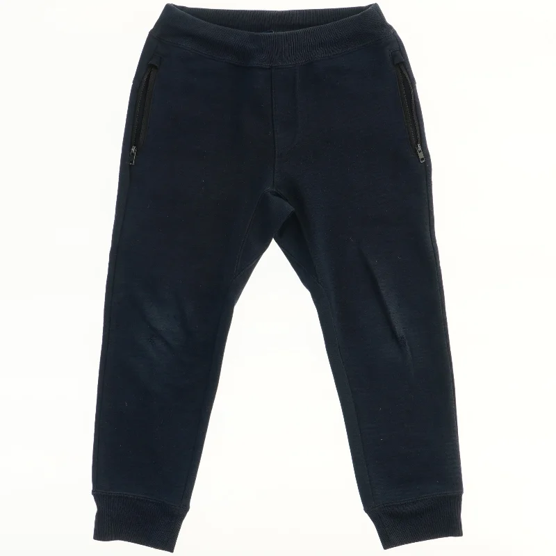 Bukser med lynlåslommer fra Uniqlo (str. 116)