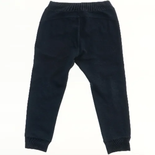 Bukser med lynlåslommer fra Uniqlo (str. 116)