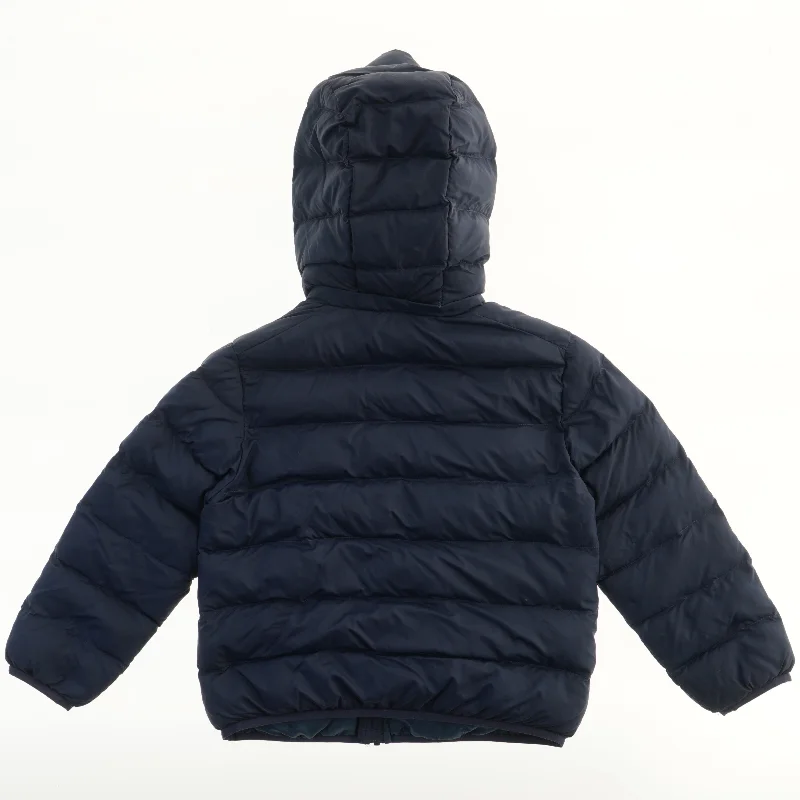 Dunjakke med hætte fra Uniqlo (str. 122)