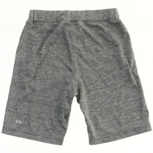 Grå shorts fra Uniqlo (str. 110)