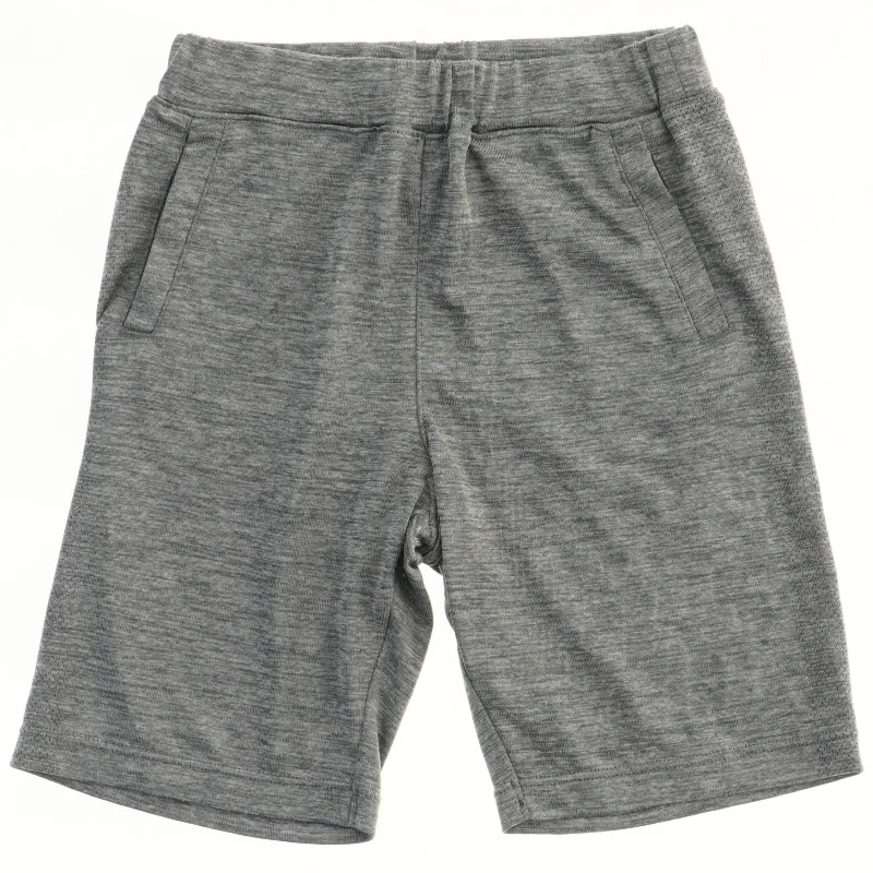 Grå shorts fra Uniqlo (str. 110)