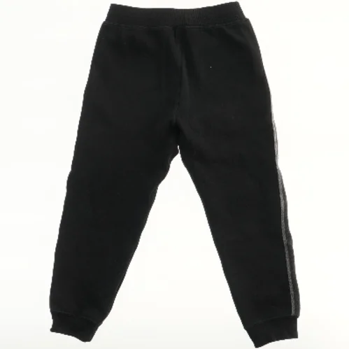 Sort træningsbukser med sidelommer fra Uniqlo (str. 116)