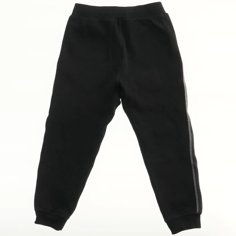 Sort træningsbukser med sidelommer fra Uniqlo (str. 116)