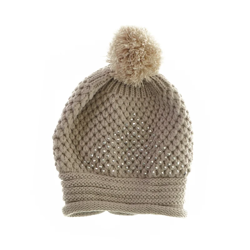 Hue i strik med sten på fronten