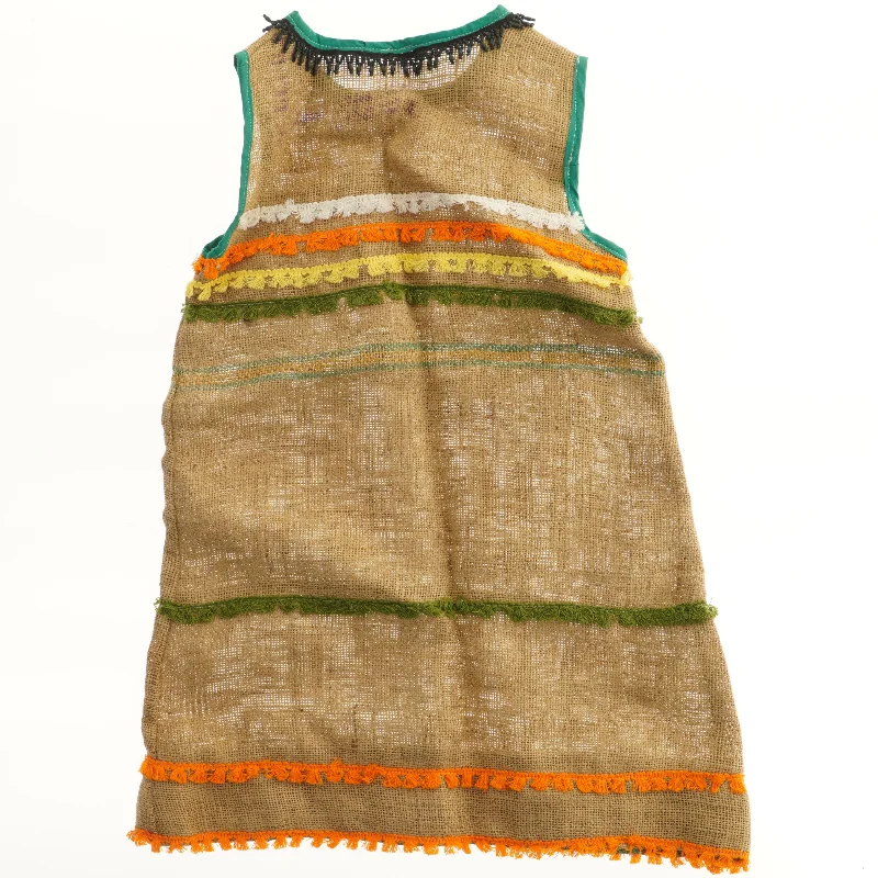 Kjole med farverige detaljer (str.  længde 72 cm, bryst 40 cm)