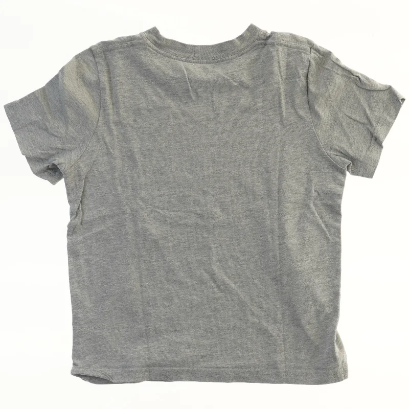 T-shirt med logo fra Adidas (str. 110)