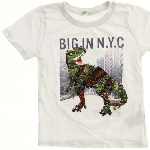 T-shirt med dinosaur motiv fra H&M (str. 110)