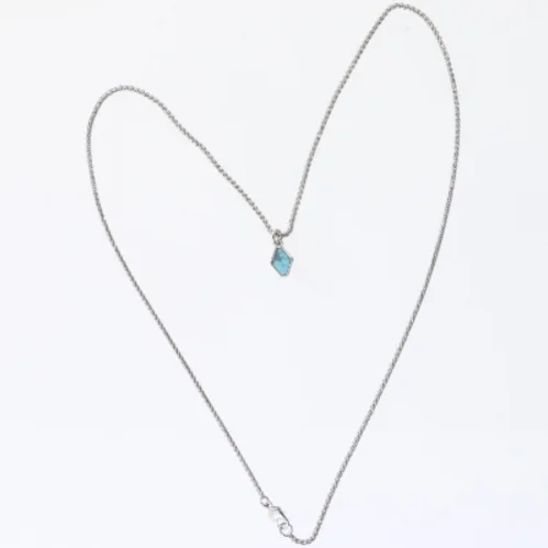 Sølvhalskæde med blå vedhæng (str. 62 cm)