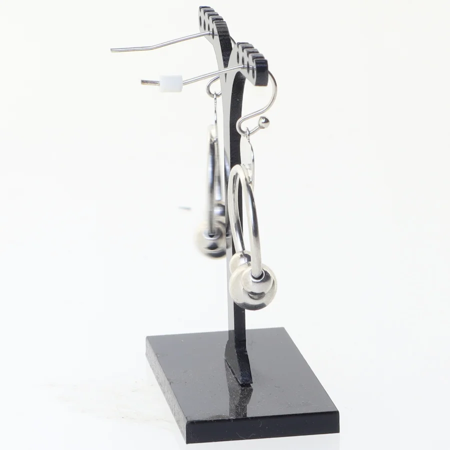 Sølv øreringe med kugler og hjertevedhæng (str. 3 cm)