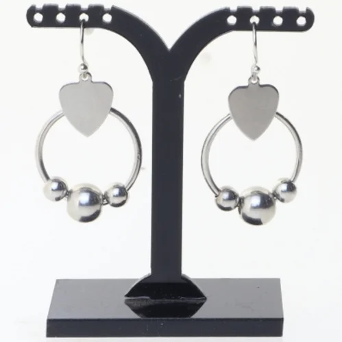 Sølv øreringe med kugler og hjertevedhæng (str. 3 cm)