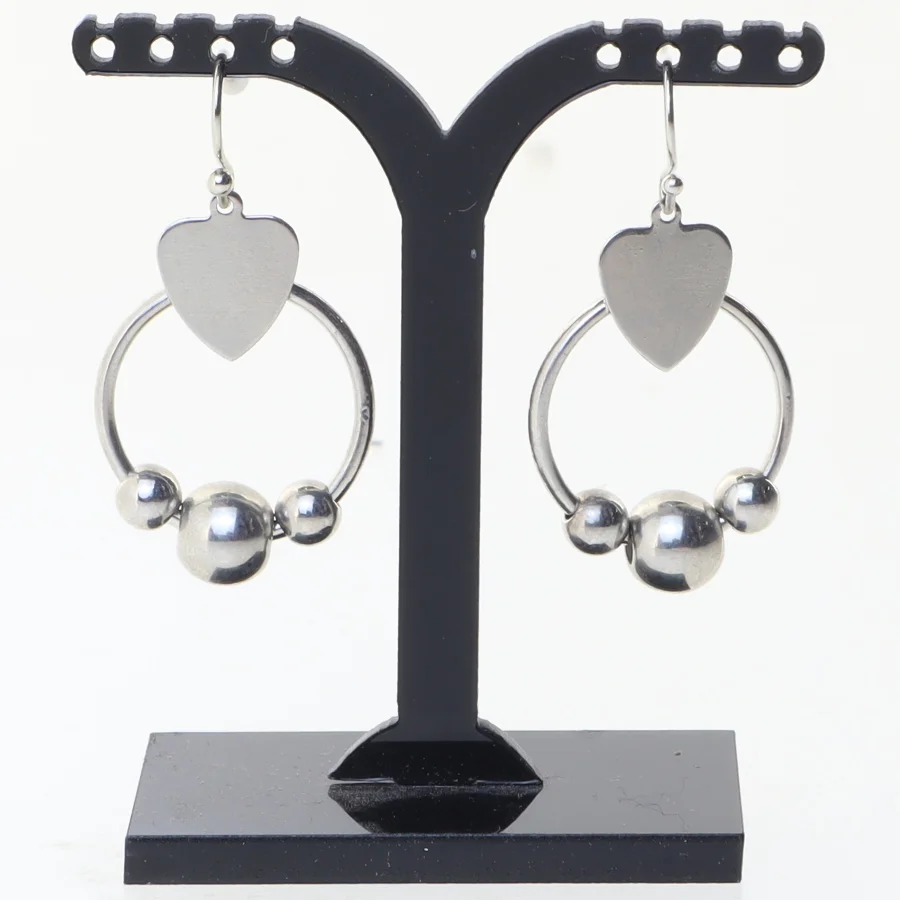 Sølv øreringe med kugler og hjertevedhæng (str. 3 cm)