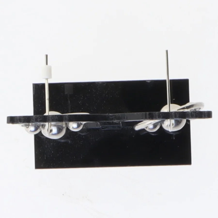 Sølv øreringe med kugler og hjertevedhæng (str. 3 cm)