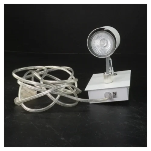 Spotlampe med ledning fra Mark Slöjd (str. 12x11x8 cm)