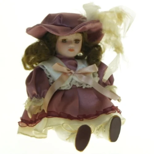 Porcelænsdukke med hat og fjerpynt (str. 16 x 8 cm)