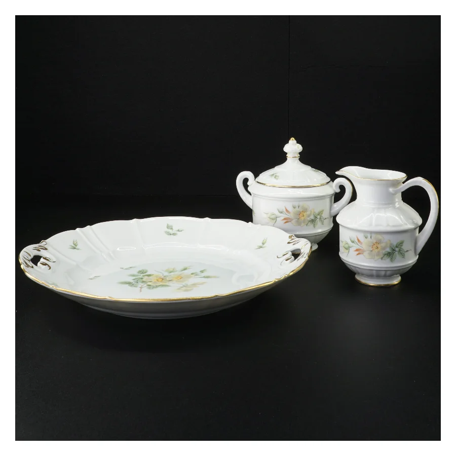 Porcelænsservice med blomstermotiv fra Bing Og Grøndal (str. 24 cm og 10 x 9 cm og 12 x 14 cm)