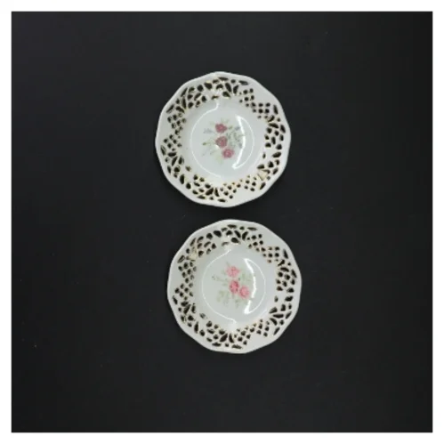 Små tallerkener med blomstermotiv (str. 10 x 10 cm)