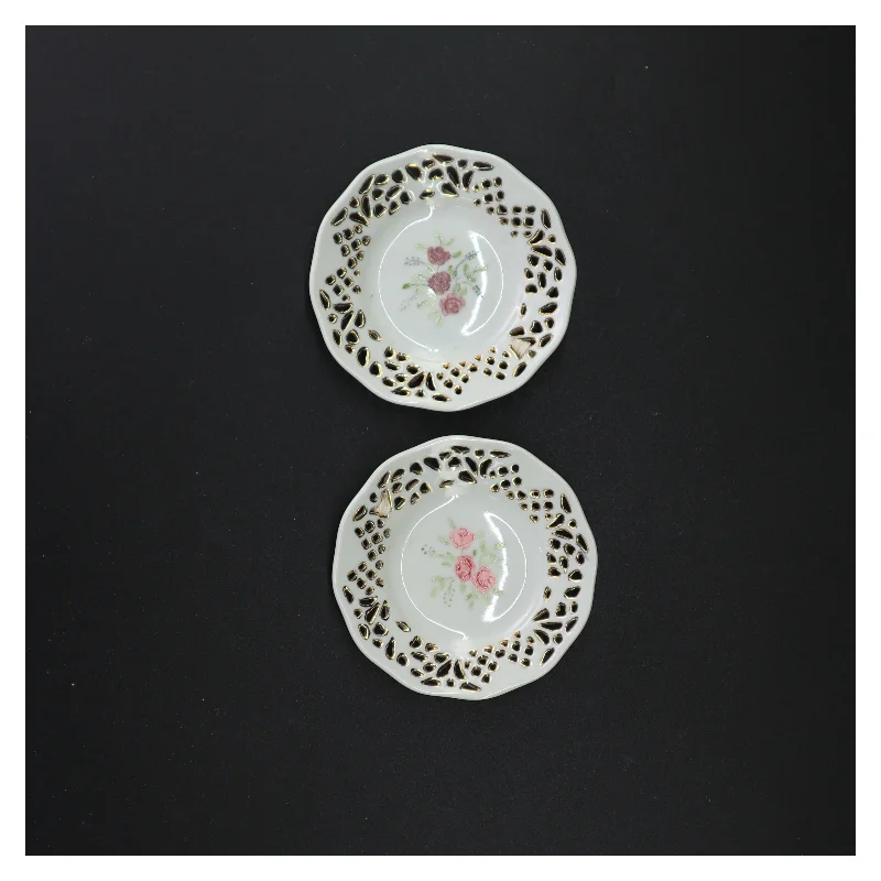 Små tallerkener med blomstermotiv (str. 10 x 10 cm)