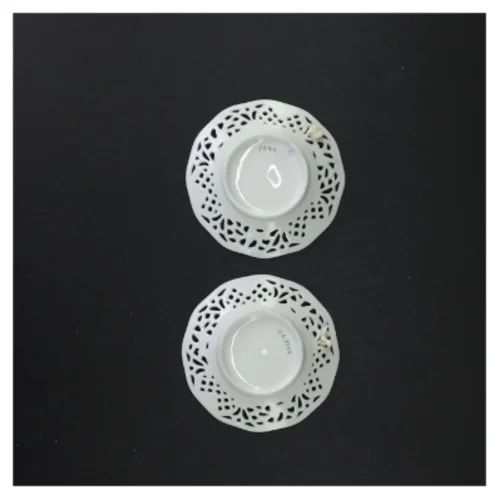 Små tallerkener med blomstermotiv (str. 10 x 10 cm)