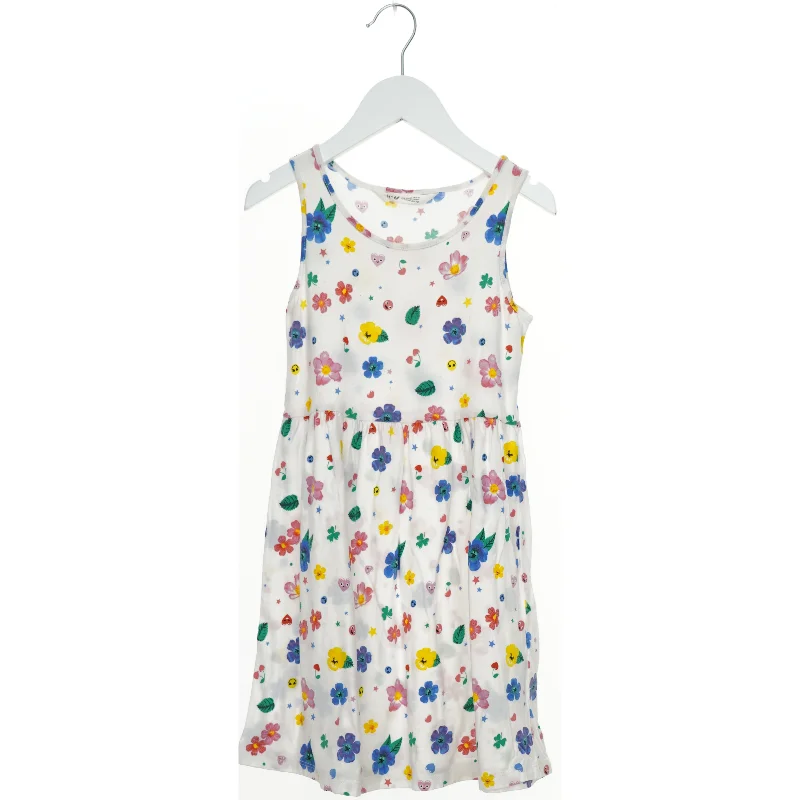Sommerkjole med blomsterprint fra H&M (str. 128)