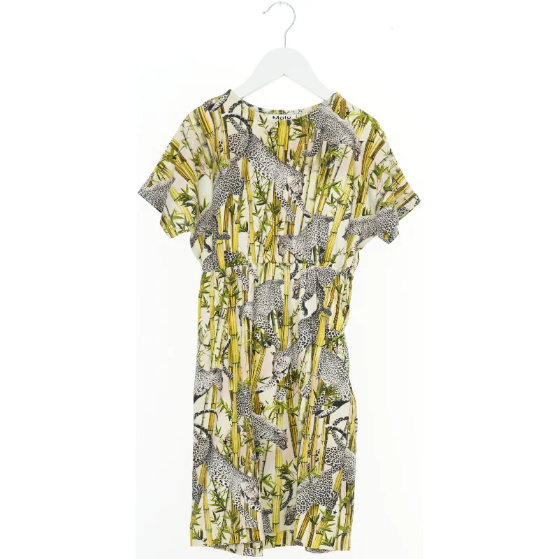 Kjole med leopardmønster og bambusmotiv fra Molo (str. 140)