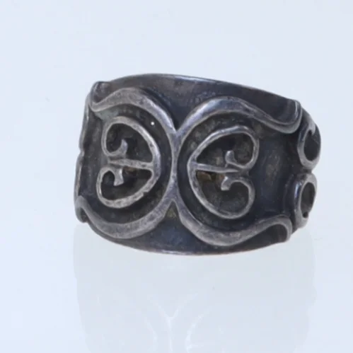 Dekorativt ring med mønster (str. 62 mm)