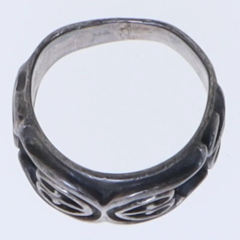 Dekorativt ring med mønster (str. 62 mm)