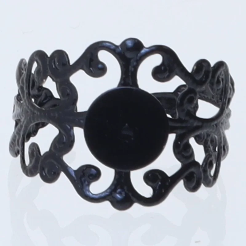 Sort dekoreret ring (str. 63 mm)