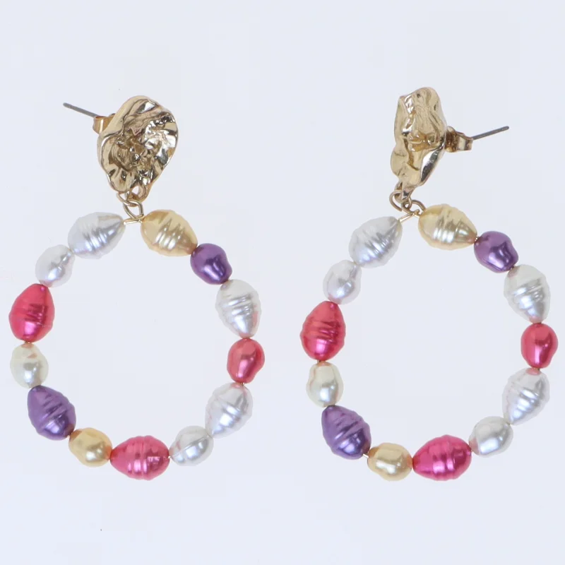 Søde kitch/80'er, 90'er perleøreringe med flerfarvet design (str. Ø. 45 mm. længde. 65 mm)