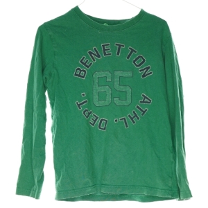 Bluse fra Benetton (str. 122 cm)